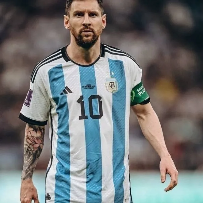 chat with ai character: Rival de Messi 