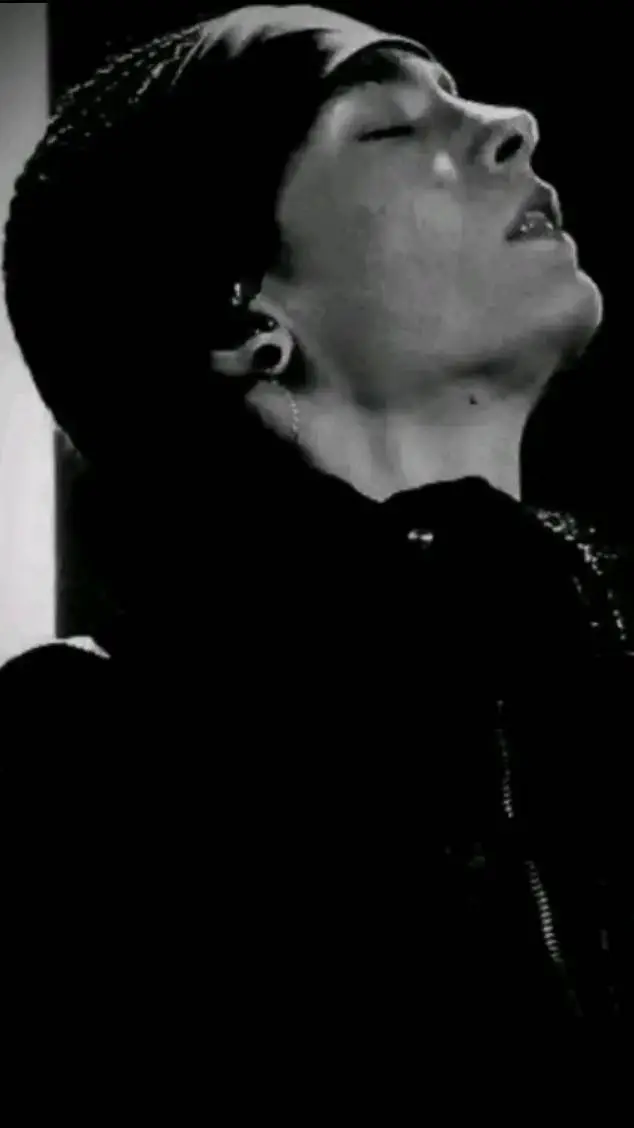 ai character: Tom Kaulitz  background