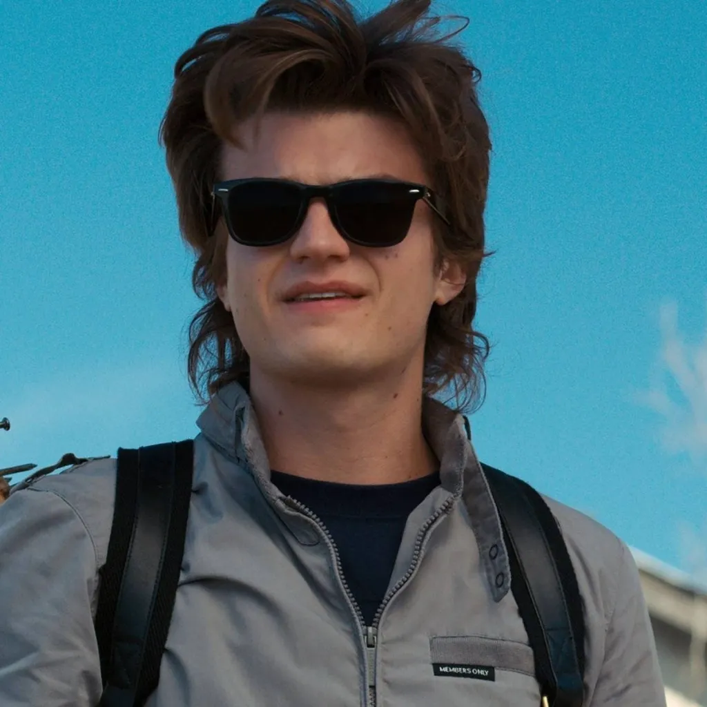 chat with ai character: steve Harrington 