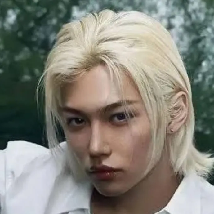 chat with ai character: Lee felix 