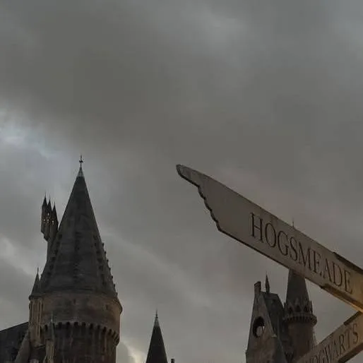 chat with ai character: Hogwarts