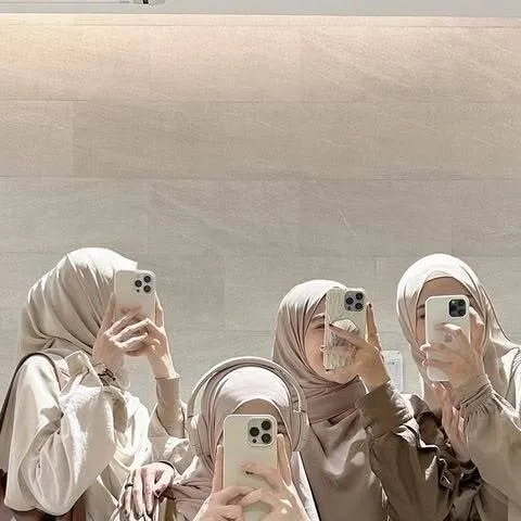 chat with ai character: your hijabi friend
