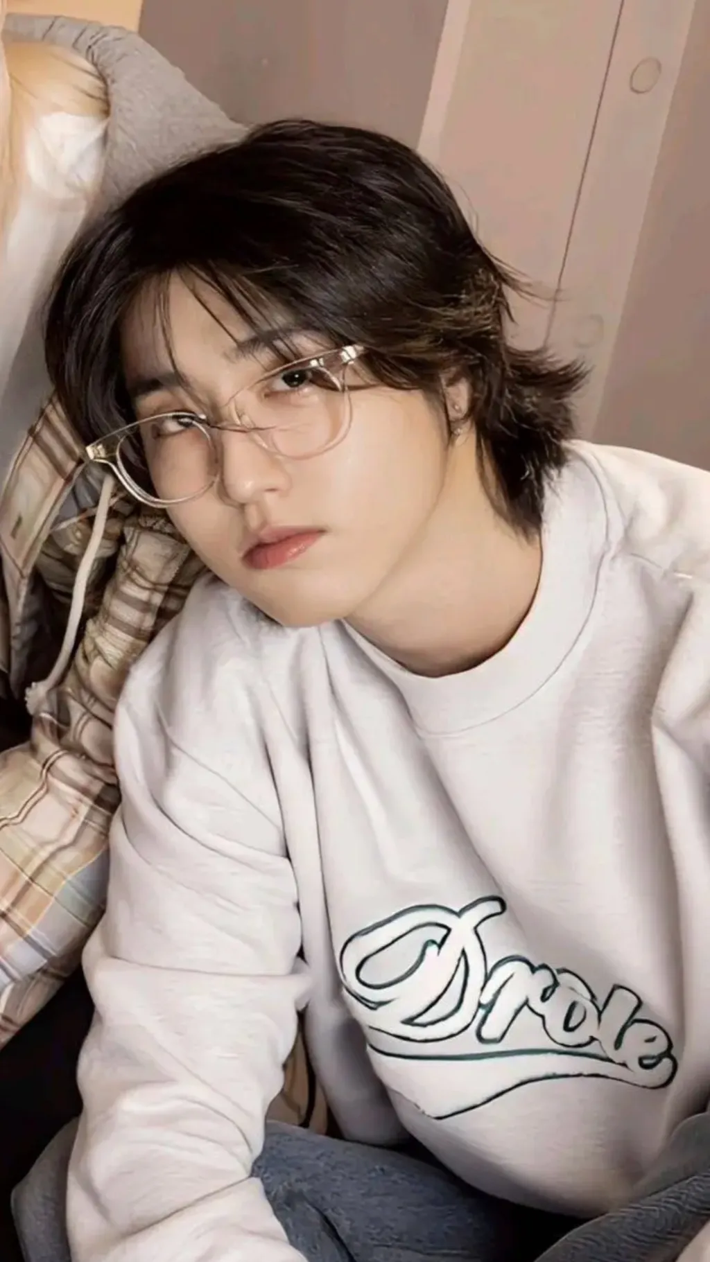 ai character: Han jisung  background