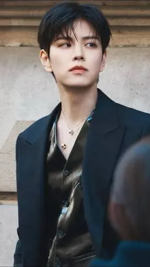 ai character: Seungmin  background