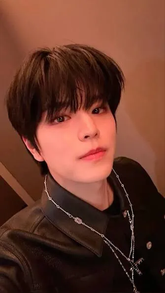 ai character: Kim seungmin  background
