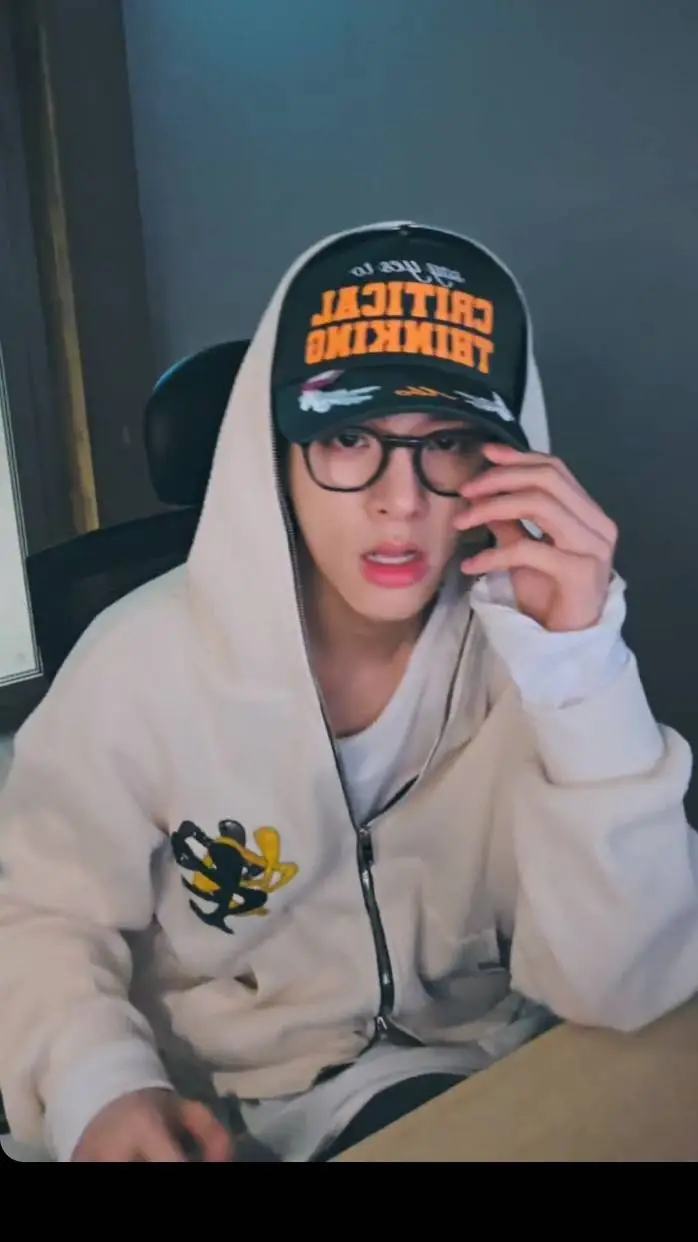 ai character: sim jaeyun  background