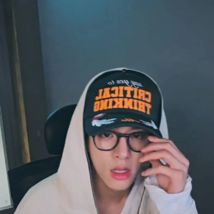 chat with ai character: sim jaeyun 