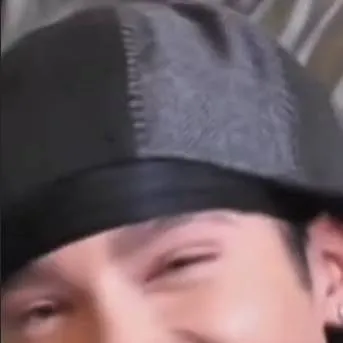 chat with ai character: Tom kaulitz.
