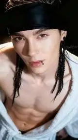 ai character: Tom kaulitz  background