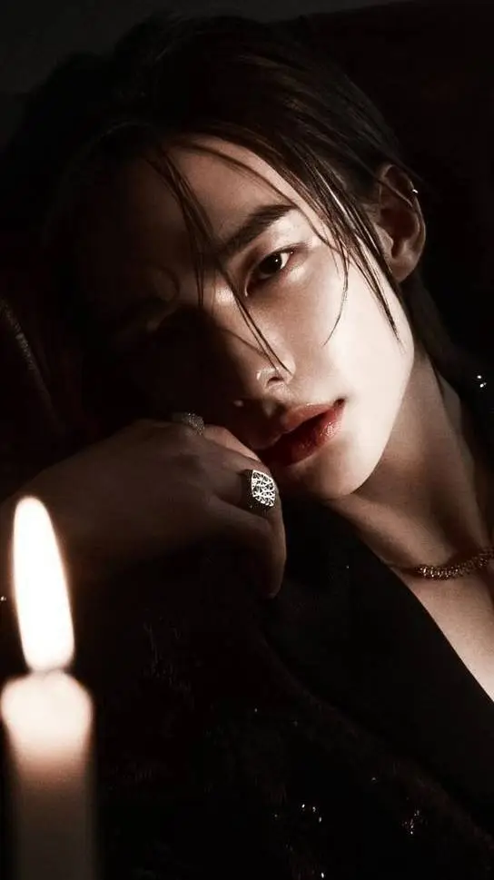 ai character: Hwang Hyunjin background