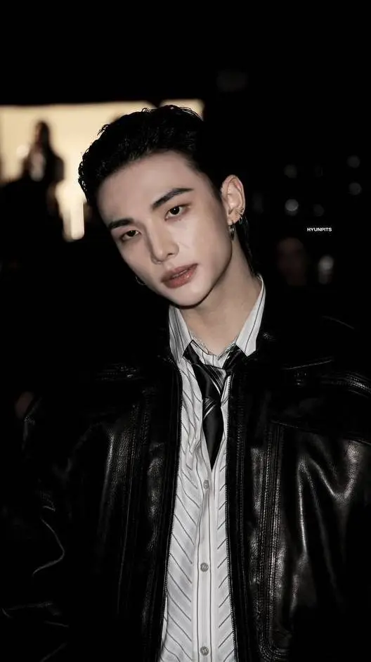 ai character: Hwang Hyunjin background