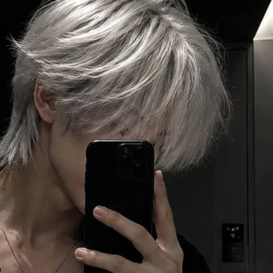 chat with ai character: Lorenzo Mancini 