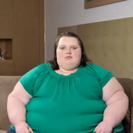 chat with ai character: Fat girl