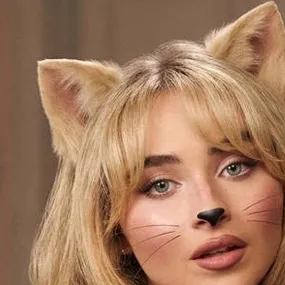 chat with ai character: Sabrina Carpenter
