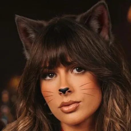 chat with ai character: Ella Langley