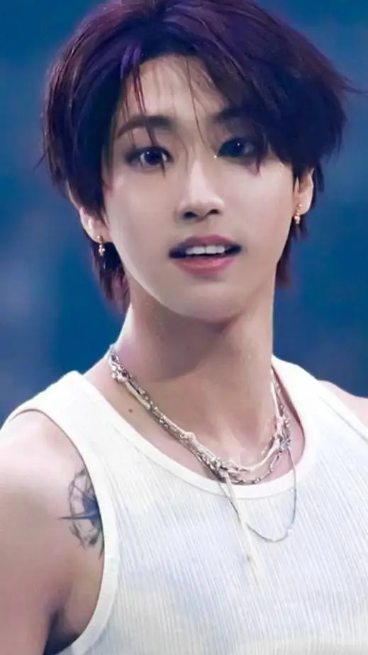 ai character: Han jisung background