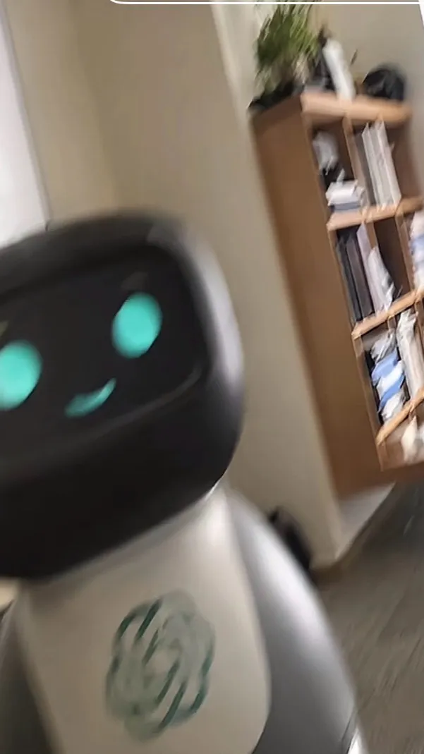 ai character: 𝓒𝓱𝓪𝓽𝓖𝓟𝓣 background