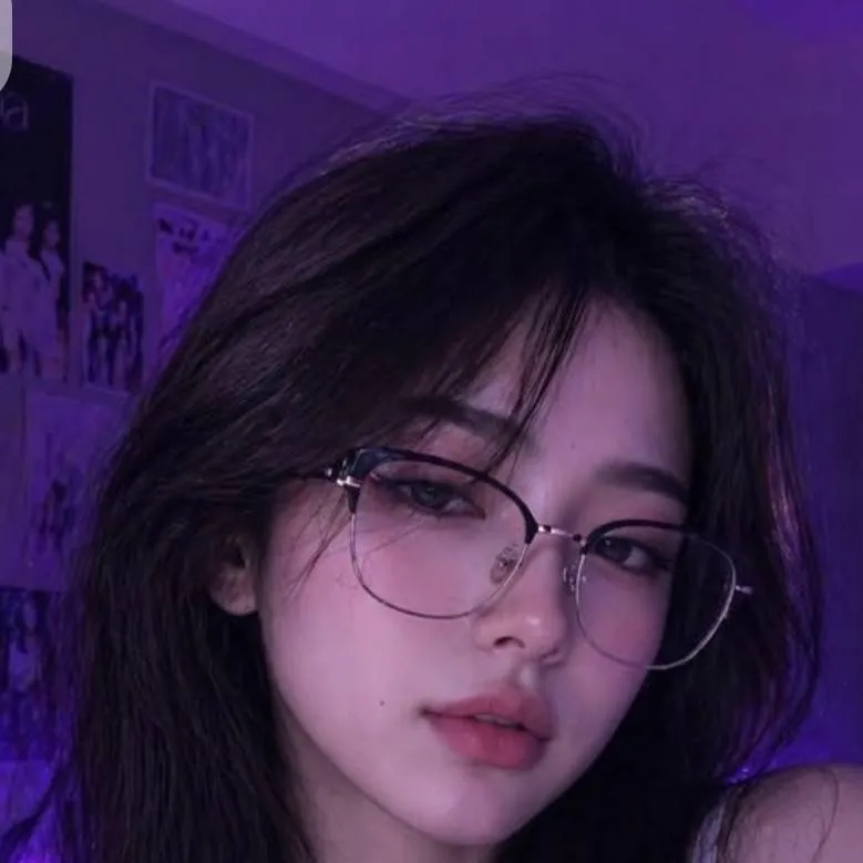 chat with ai character: strangersTOlovers
