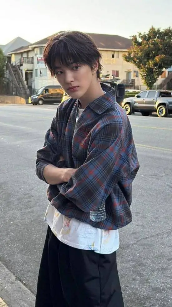 ai character: Ahn Keonho background