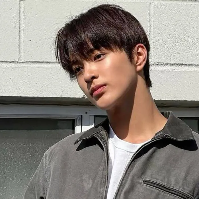 chat with ai character: Ahn Keonho
