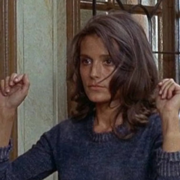chat with ai character: Maria Maione