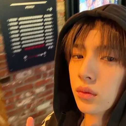 chat with ai character: Juhoon