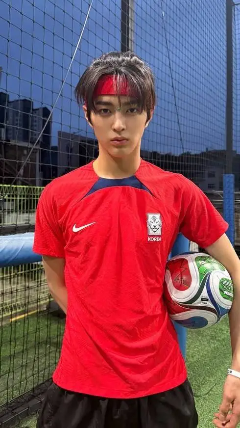 ai character: Keonho background