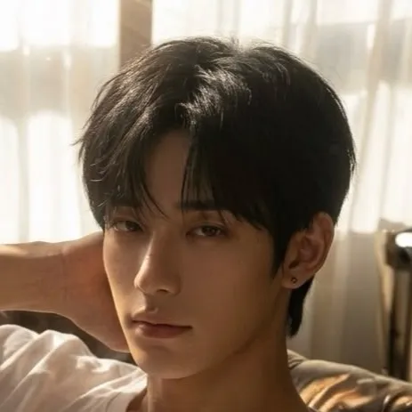 chat with ai character: Yoon jyun