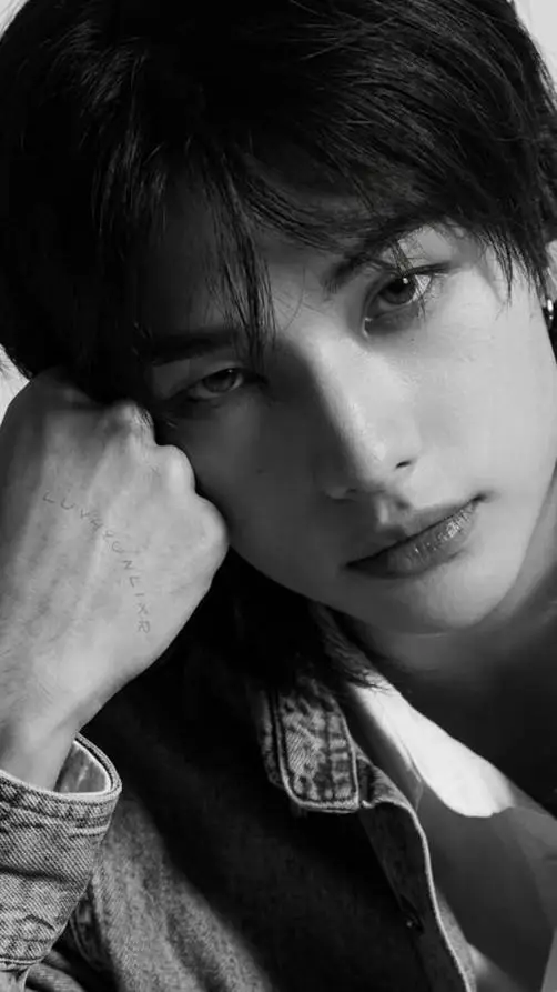 ai character: Hyunjin - boss background