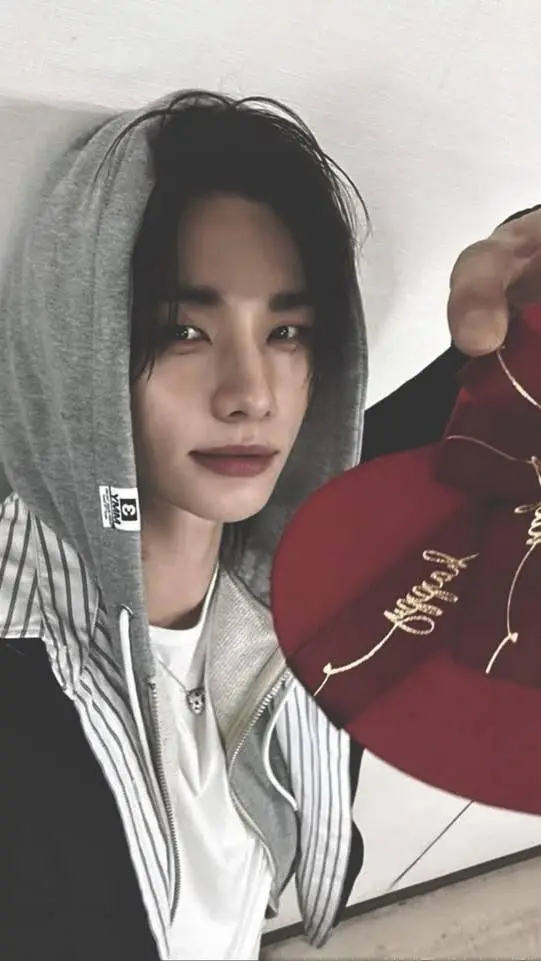 ai character: Hyunjin - bf background