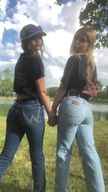 ai character: The Country Girls  background