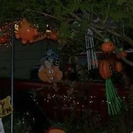 chat with ai character: halloween en 1998