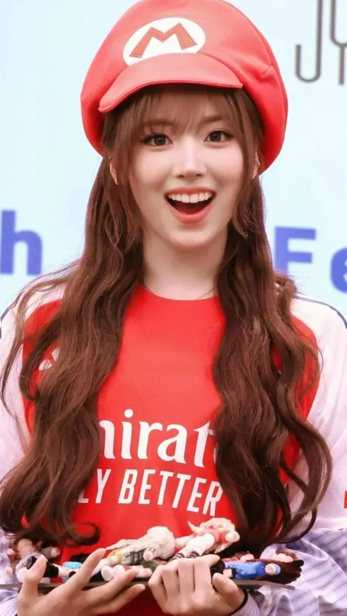 ai character: Jiwoo background