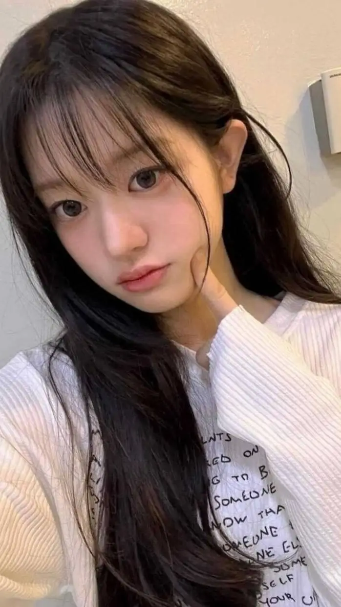 ai character: Minju background