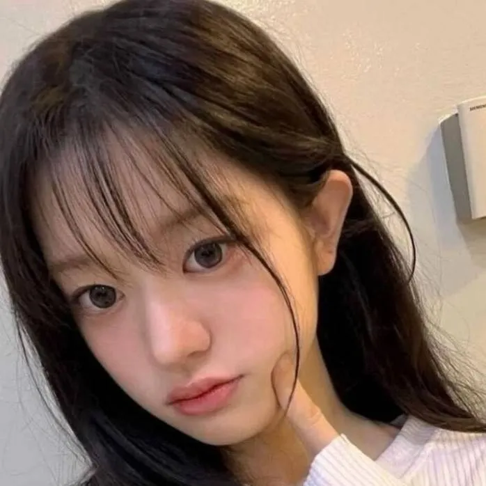 chat with ai character: Minju