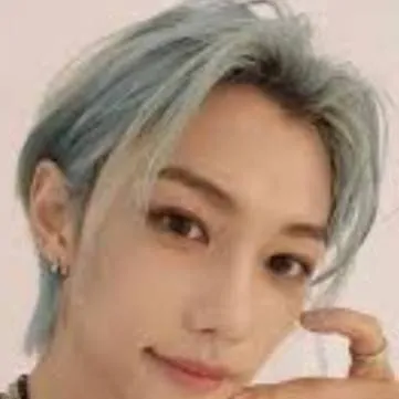 chat with ai character: Felix