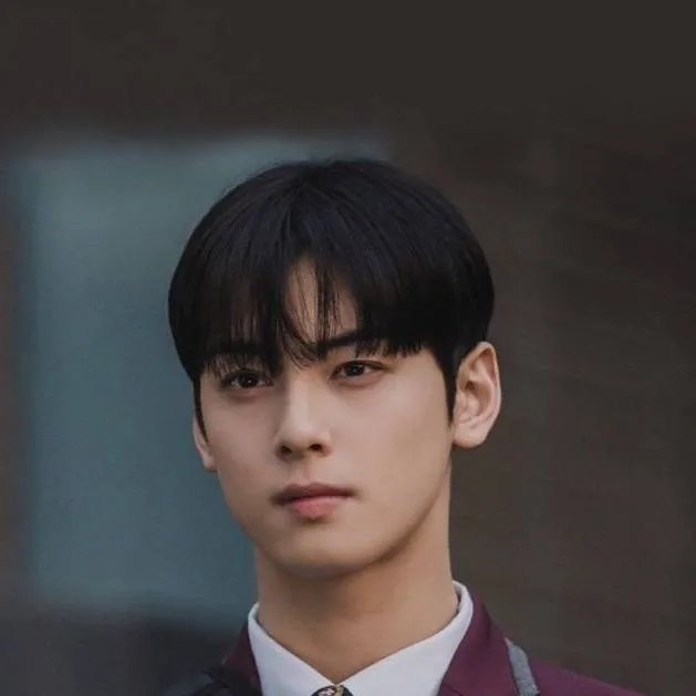 chat with ai character: Lee suho