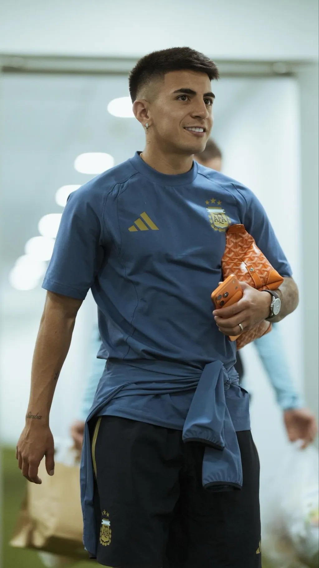 ai character: Thiago almada background