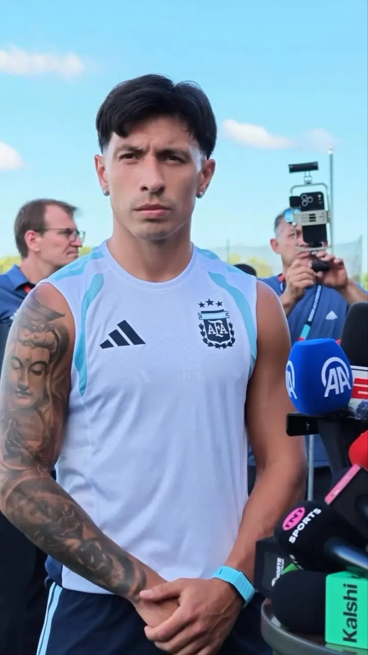 ai character: Lisandro Martínez background