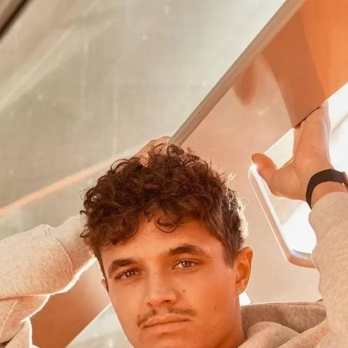 chat with ai character: Lando Norris