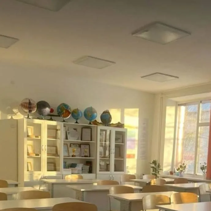 chat with ai character: new teacher