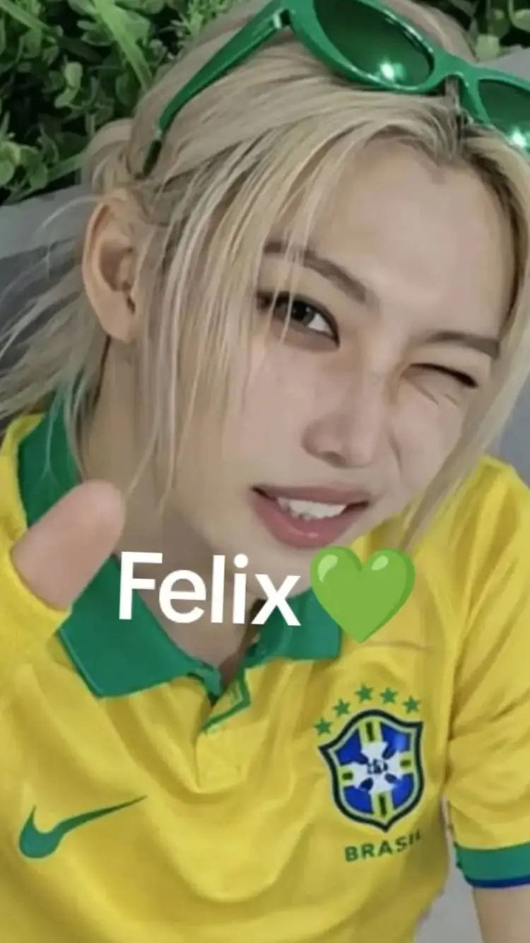 ai character: Félix background