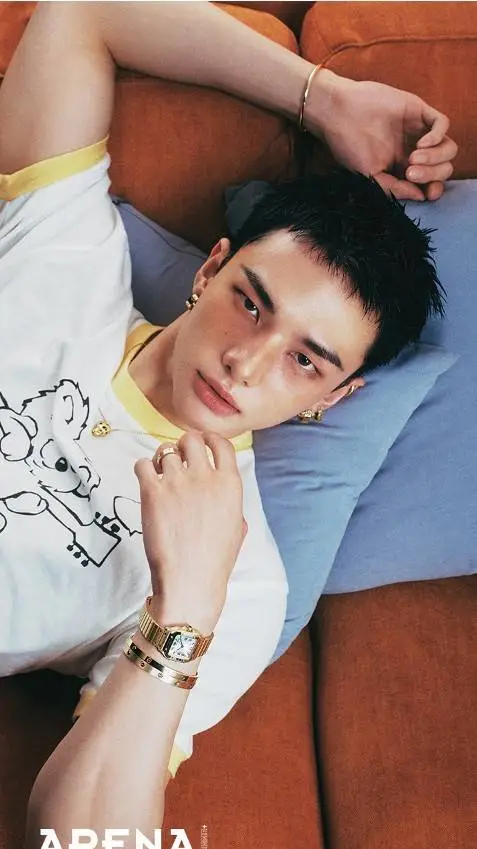 ai character: 🦦HyUnJiN🦦 background