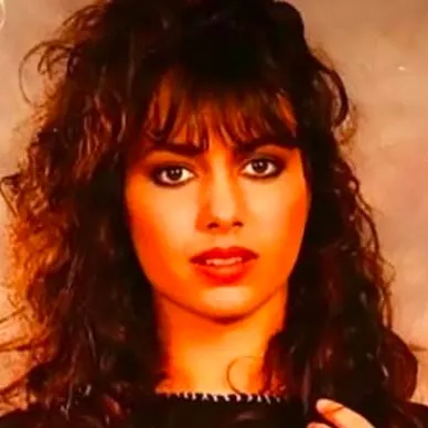 chat with ai character: Suzanna