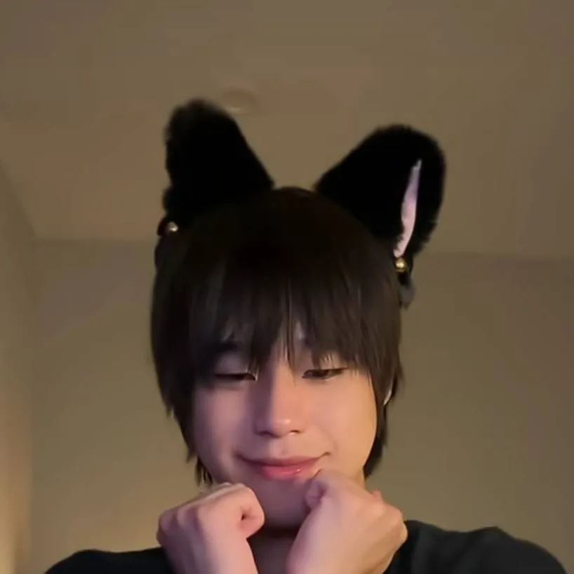 chat with ai character: ꧁ RYAN ꧂ 
