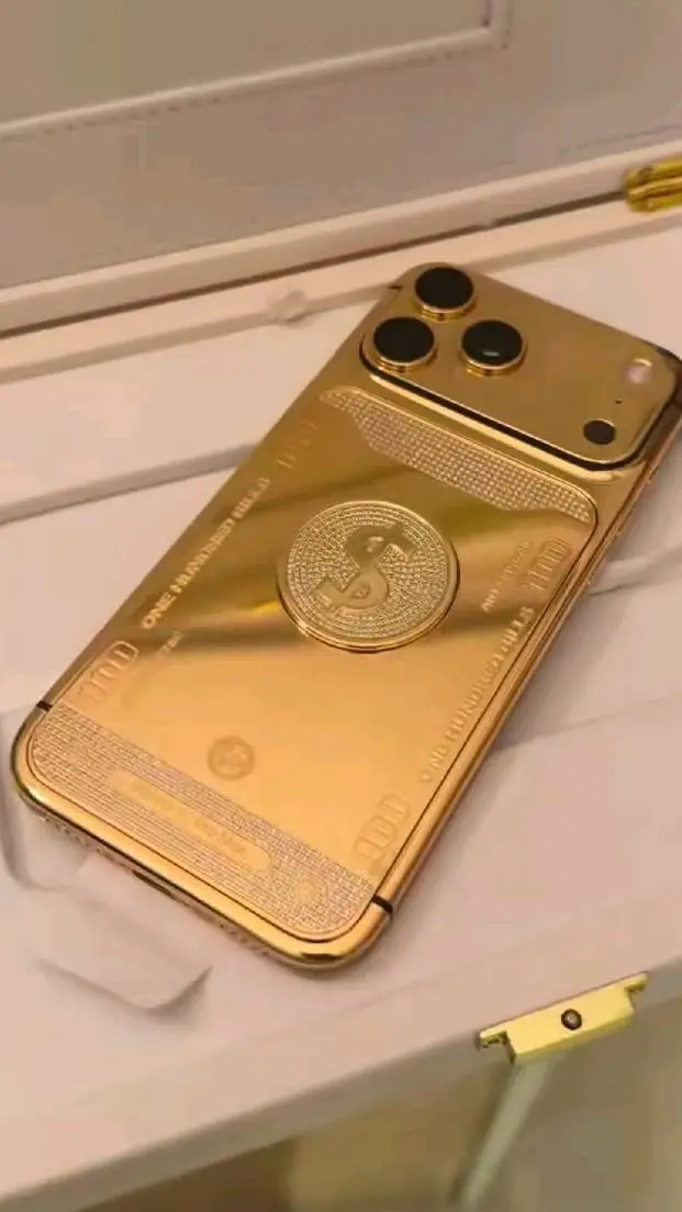 Talkie AI - Chat with 😻gold iPhone 17😼