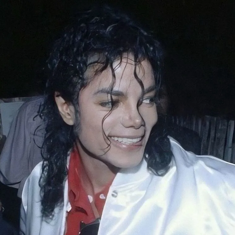 chat with ai character: Michael jackson