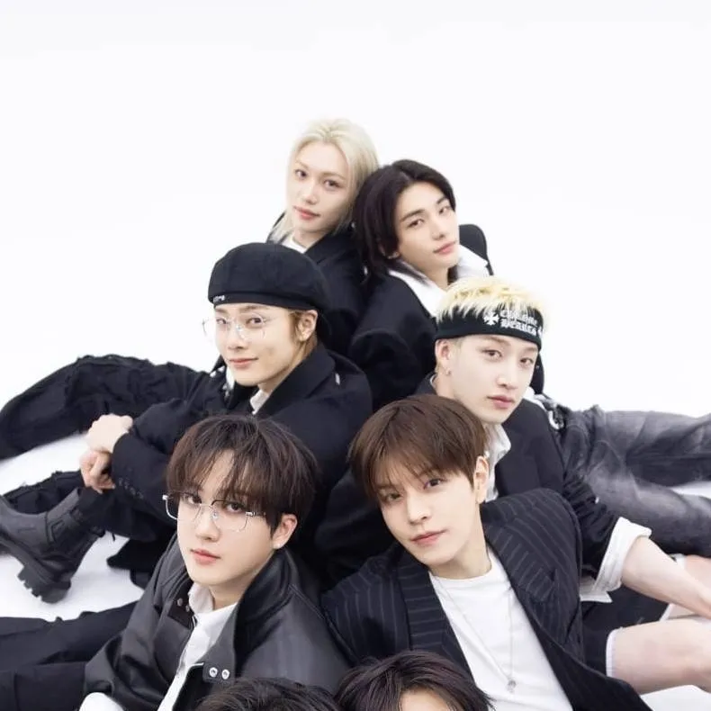 chat with ai character: STRAYKIDS