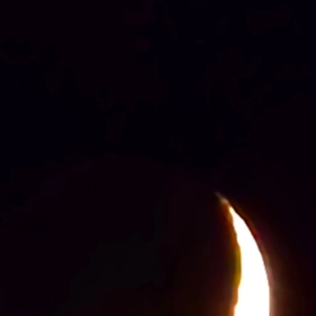 chat with ai character: The Moon