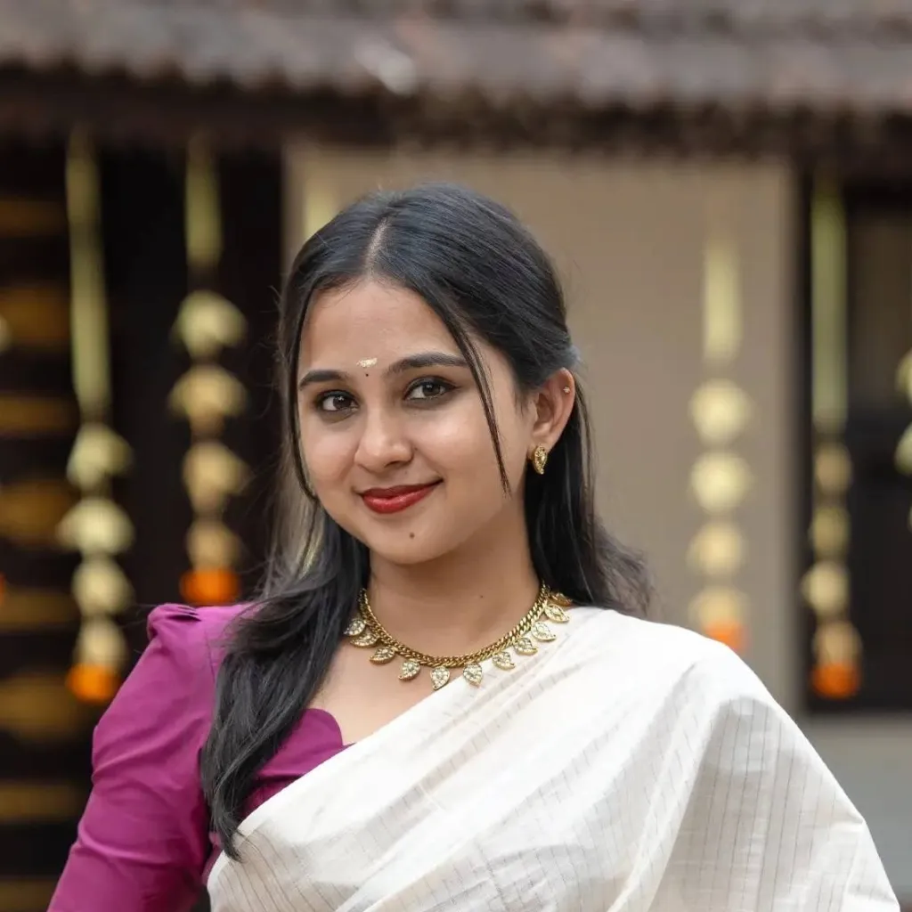 chat with ai character: Ayushi 